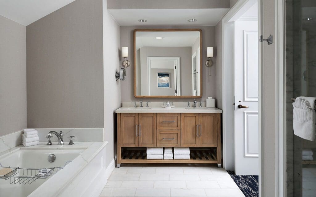 Oceanfront Cottage Horizon Suite Bath