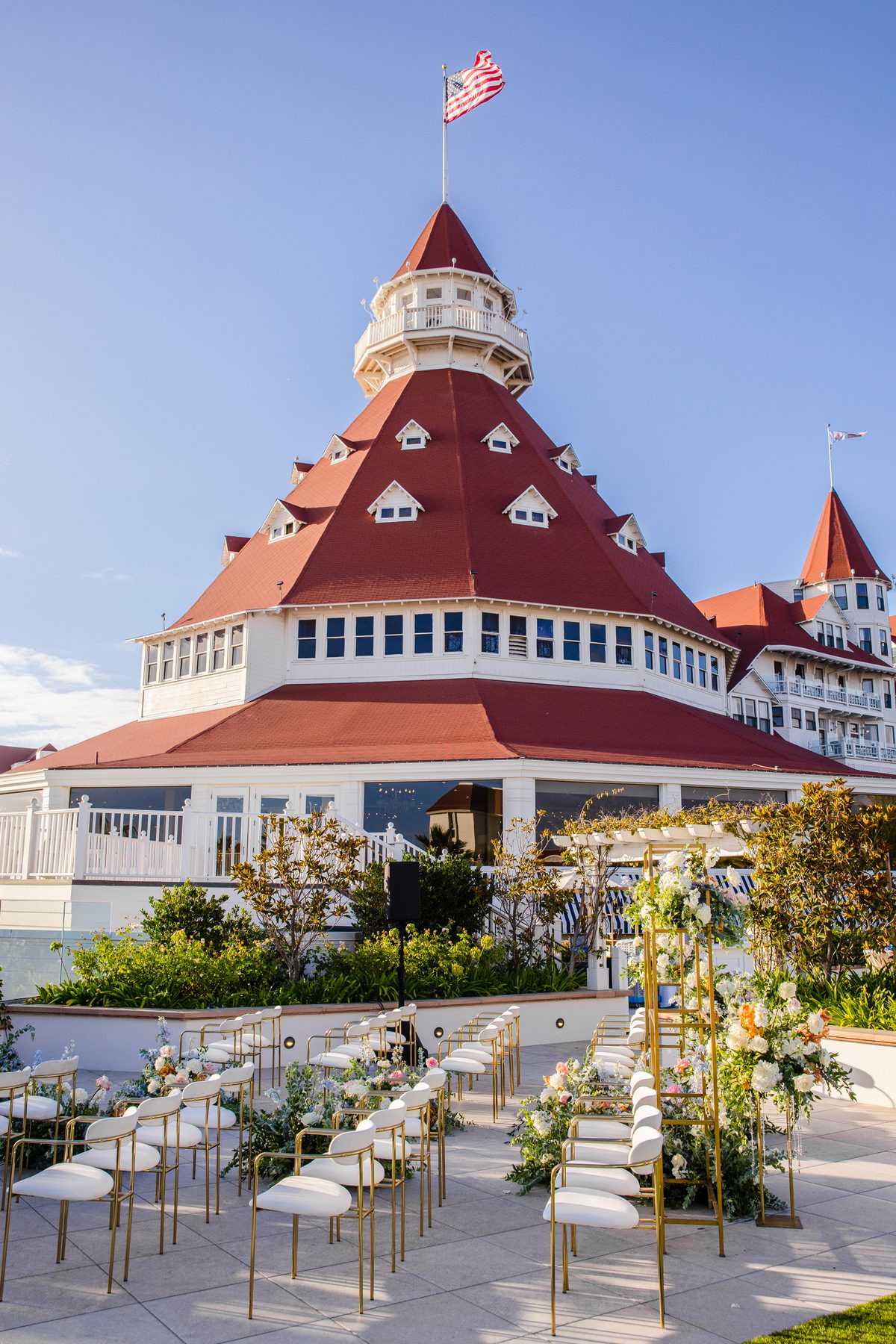 Wedding ceremony in front of Hotel del Coronado