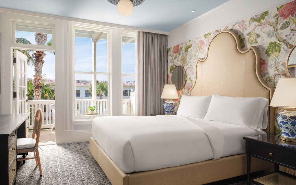 Victorian Garden View guest room with 1 king bed