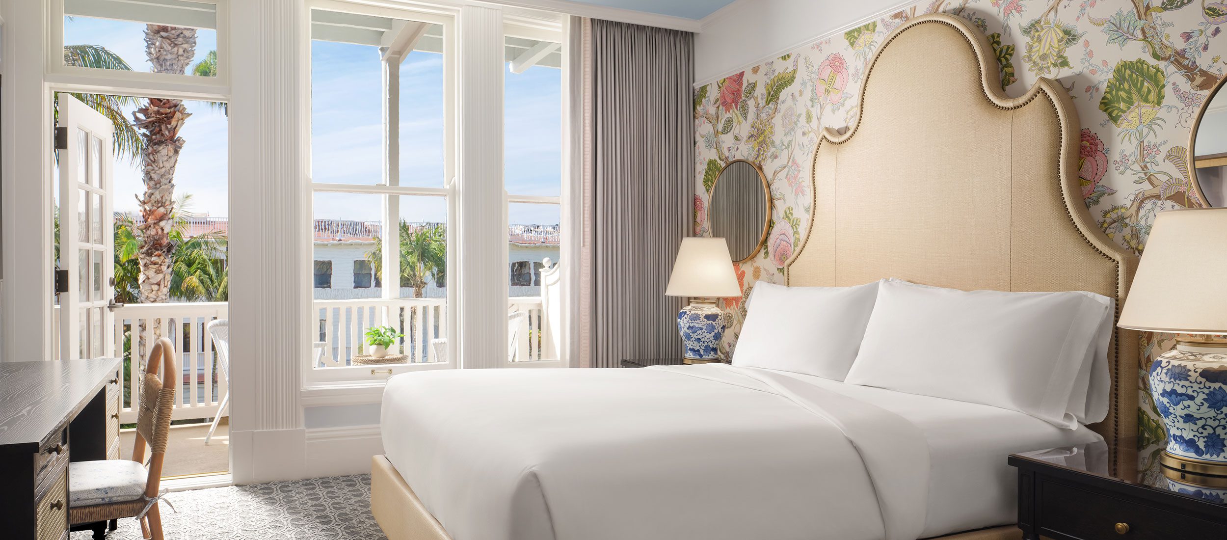 Victorian Garden View guest room with 1 king bed