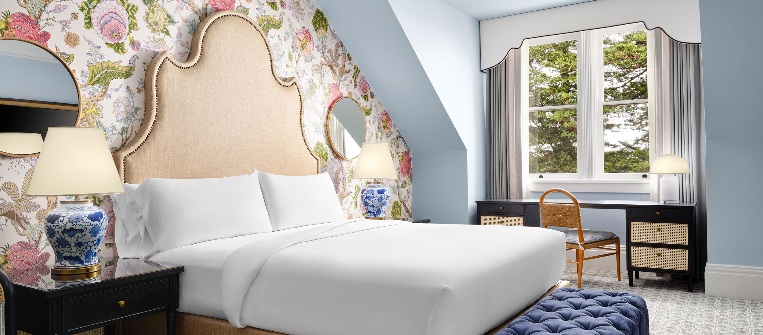 Victorian Resort View guest room with 1 king bed