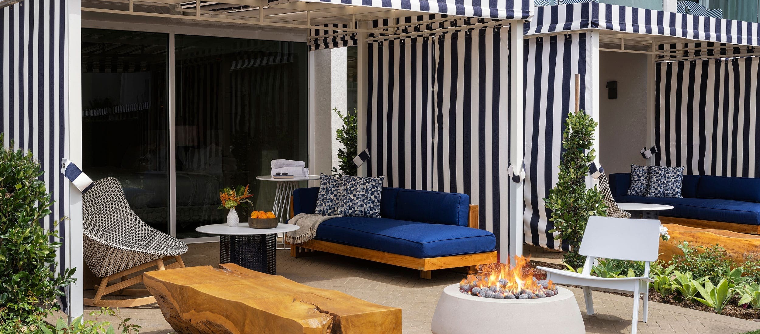 the views terrace wit fire pit